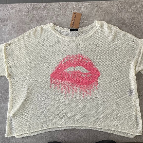 VICI Cream Knit Sweater with Pink Lips Graphic – Size Medium - Picture 1 of 2